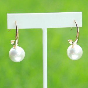 NWT WHITE PEARL DROP STYLE WITH GOLD HOOP EARRINGS